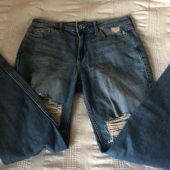 Hollister High Rise Distressed Denim Jeans - Picture 3 of 10